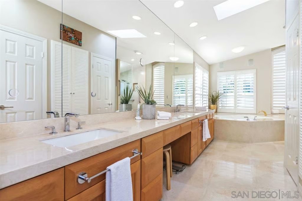 2125 Via Sinalda, La Jolla, CA 92037 photo 4