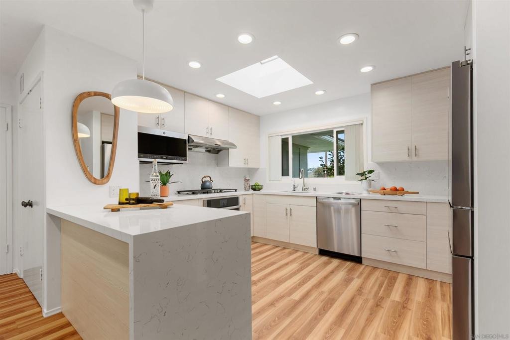 2731 Glenwick Place, La Jolla, CA 92037 photo 14